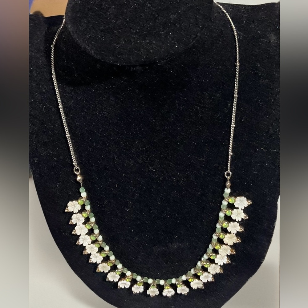 Elegant Silver and Green Floral Necklace